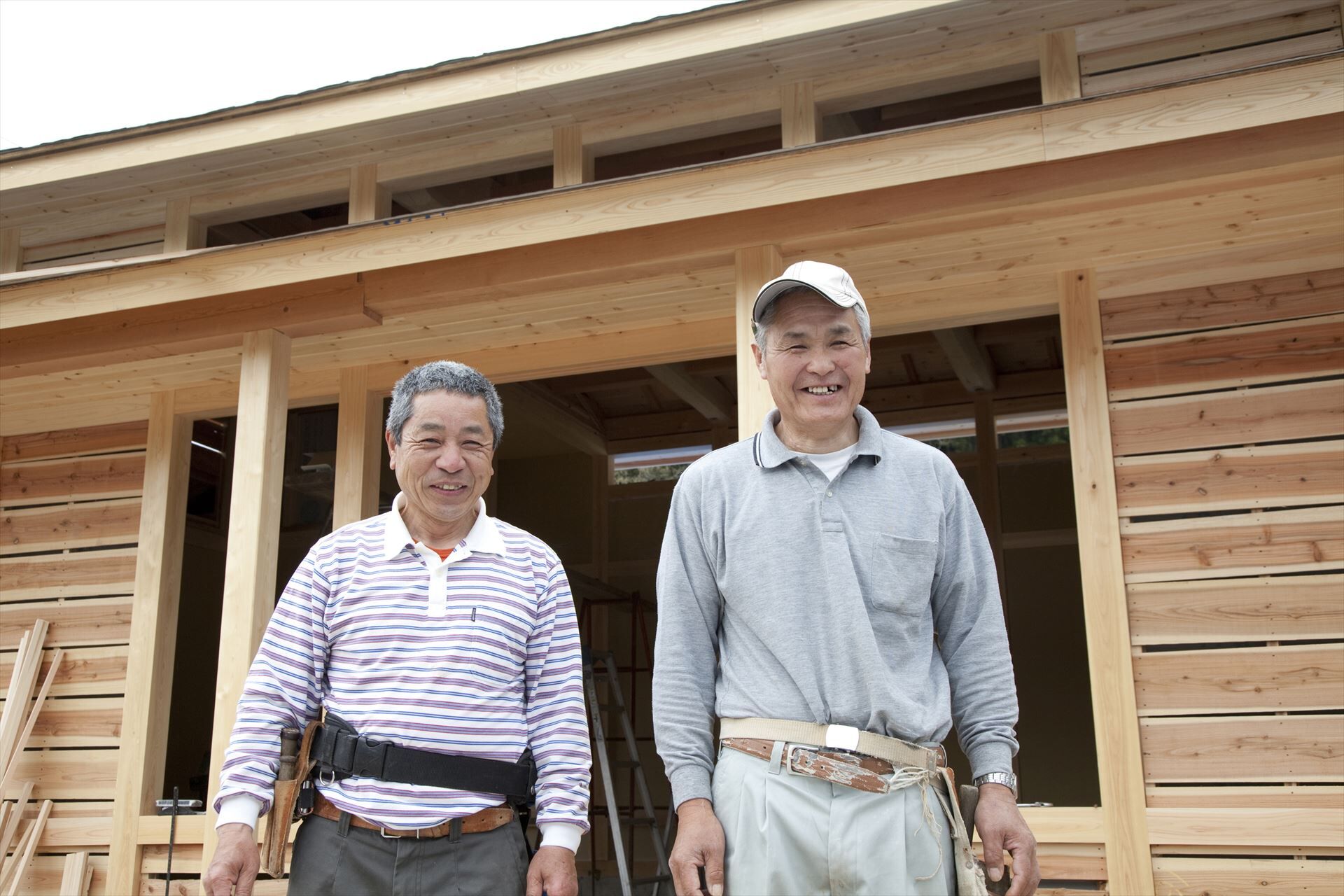 笑顔の大工たち