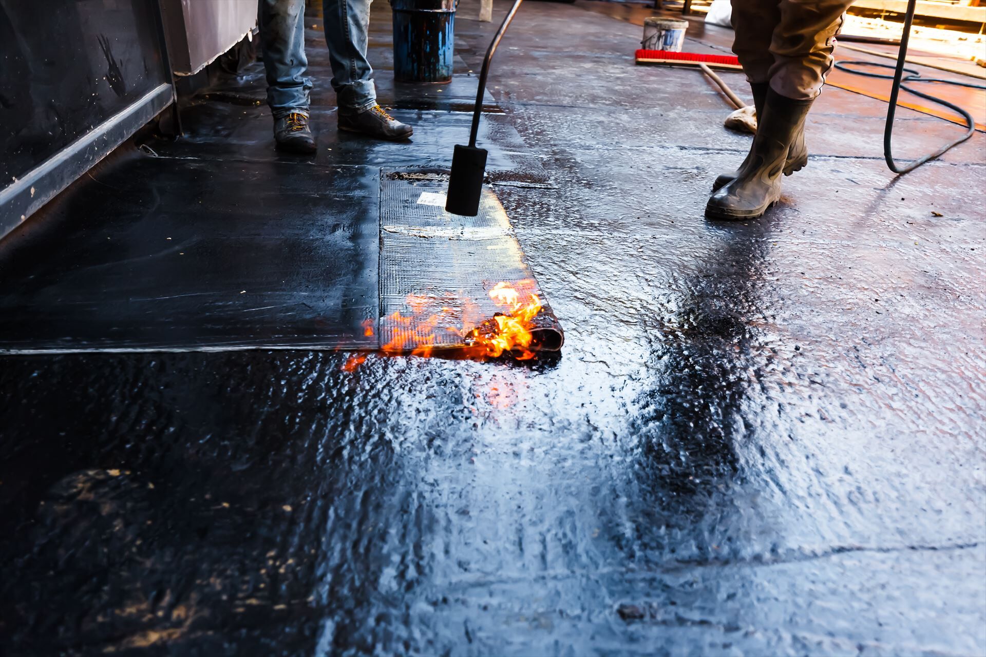 防水工事中の現場